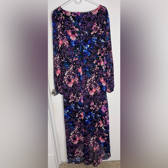 GUESS Women's Contemporary Chiffon Floral Printed High-Low Wrap Style Dress - Picture 10 of 13